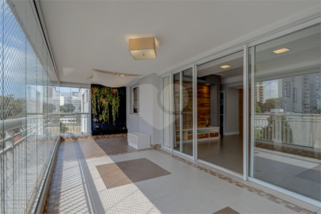 Apartamento à venda com 4 quartos, sendo 3 suítes, em Alto da Boa Vista, São Paulo, SP