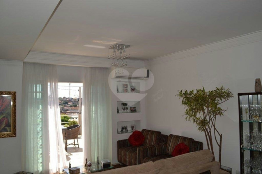 Sobrado à venda com 3 quartos, sendo 1 suíte, em Tremembé, São Paulo, SP