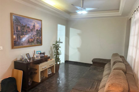Casa à venda com 3 quartos, sendo 1 suíte, em Vila Romão, Salto, SP