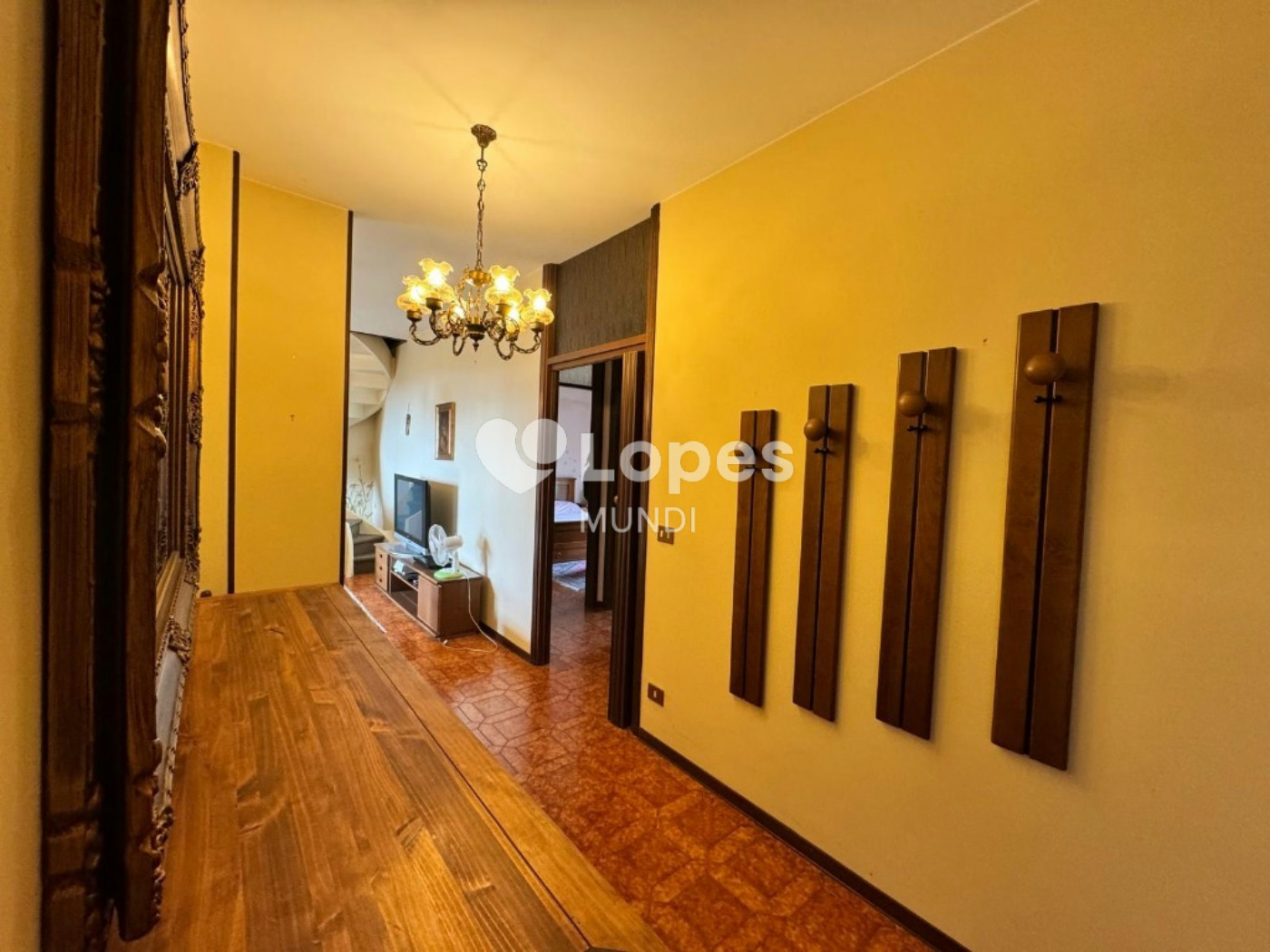 Casa multifamiliar à venda em Verona, Itália – 3 unidades e 12.000 m²