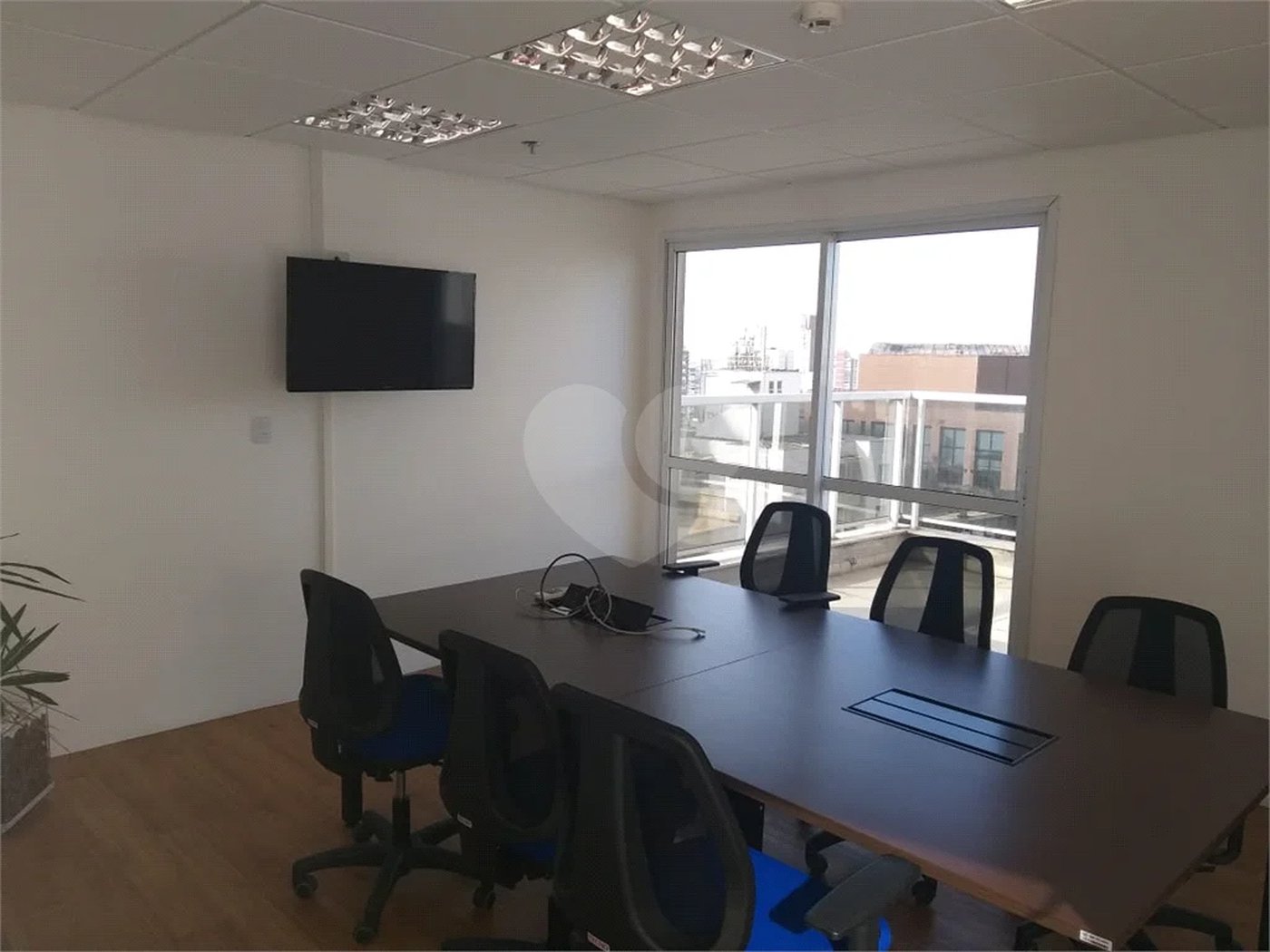 Conjunto comercial duplex à venda na Aclimação. Andar inteiro, puro charme!