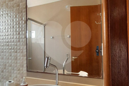 Casa à venda com 3 quartos, sendo 1 suíte, no condomínio Residencial Jardins, São Bernardo do Campo - SP