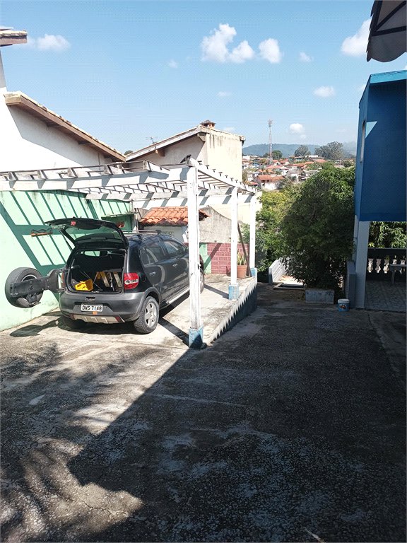 Casa à venda com 4 quartos, sendo 1 suíte, no condomínio Shangri-la, Atibaia - SP