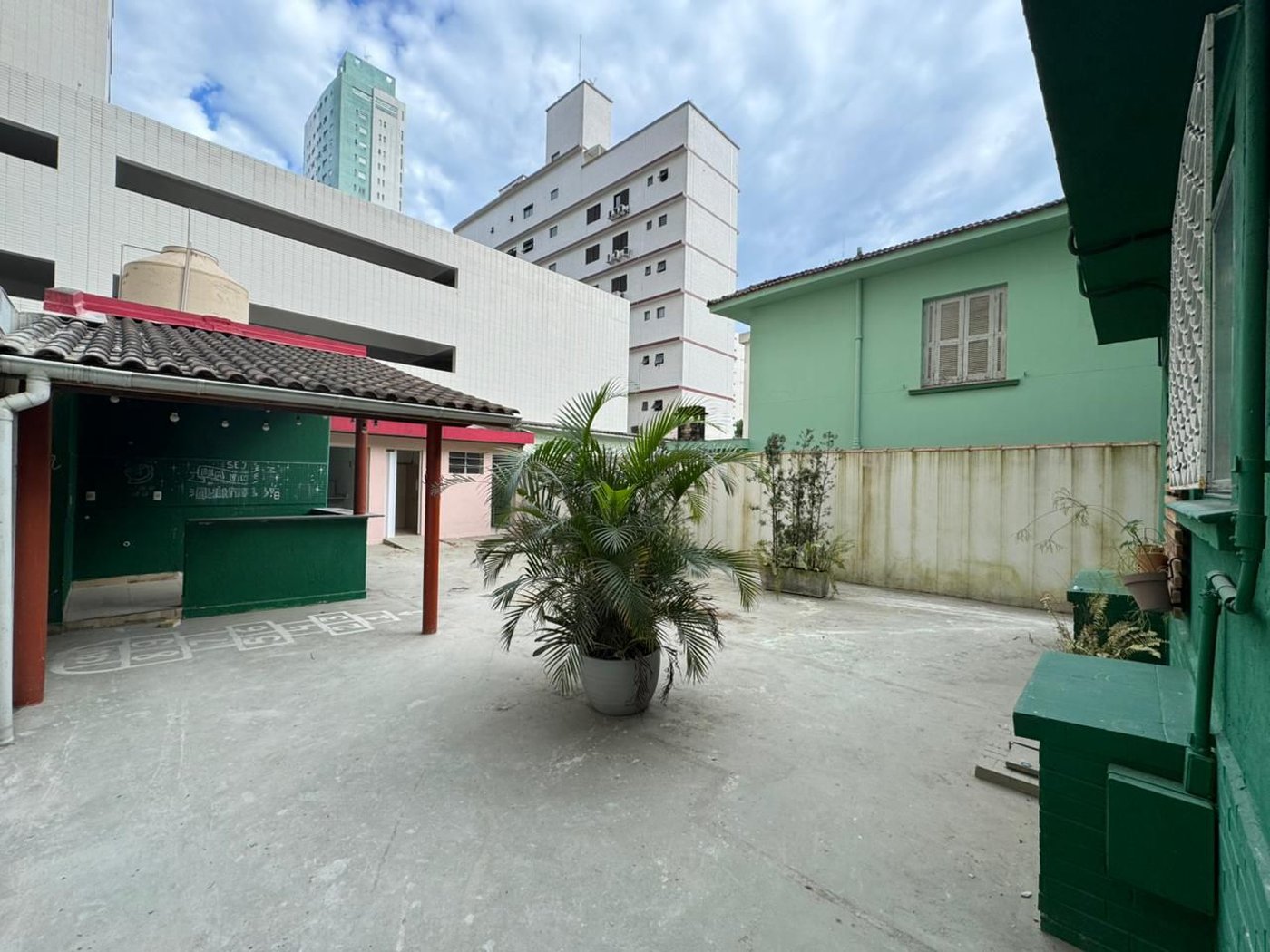 Casa com 4 dormitórios, 324 m² de área total- venda por R$ 3.200.000 ou aluguel por R$ 16.000/mês + IPTU - Aparecida - Santos/SP