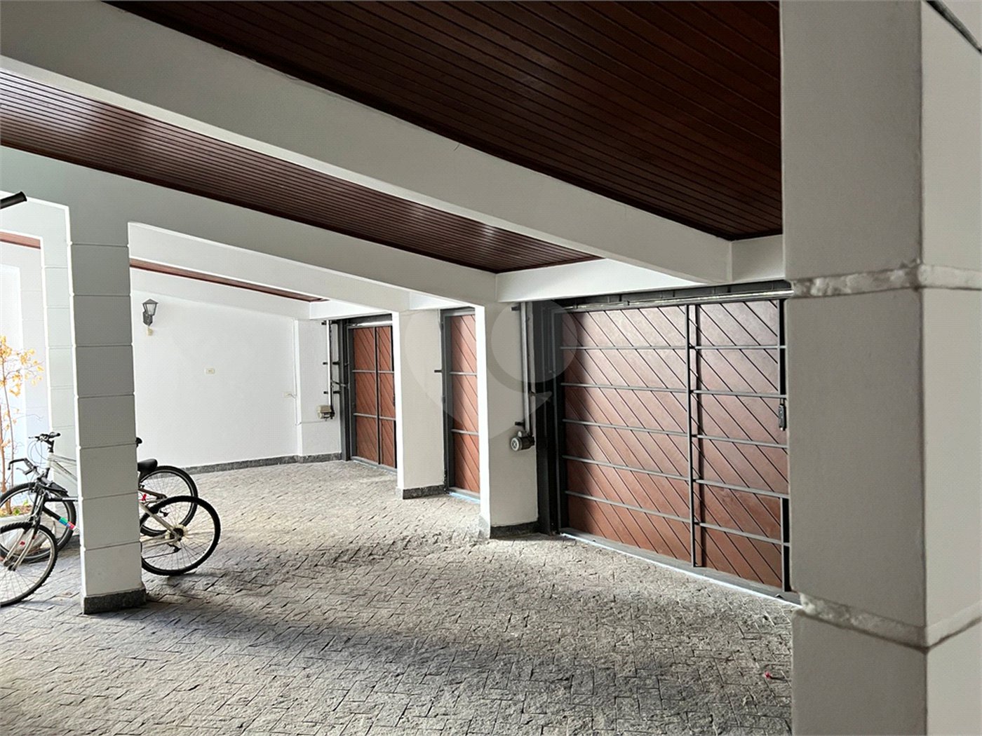 Casa à venda com 4 quartos, sendo 3 suítes, em Chácara Monte Alegre, São Paulo, SP