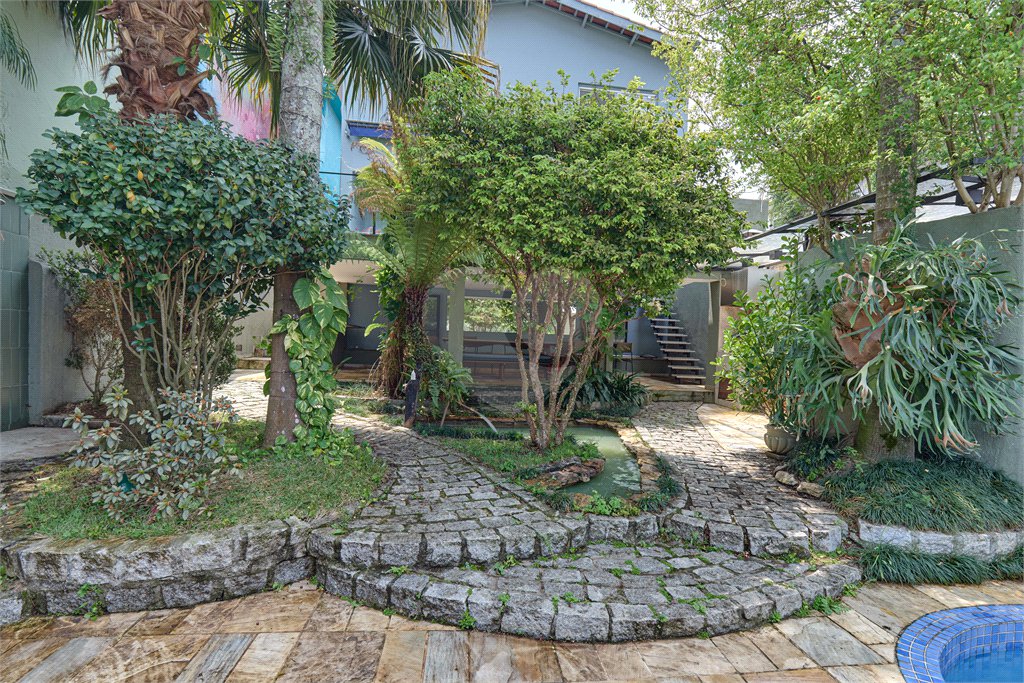 Sobrado à venda com 4 quartos, sendo 2 suítes, em Brooklin Velho, São Paulo, SP
