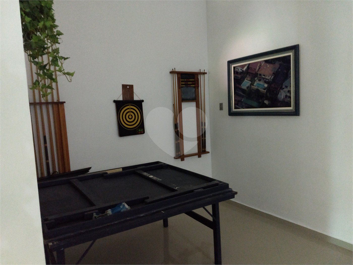 Casa Térrea à venda ou para alugar com 4 suítes em Horto, São Paulo, SP