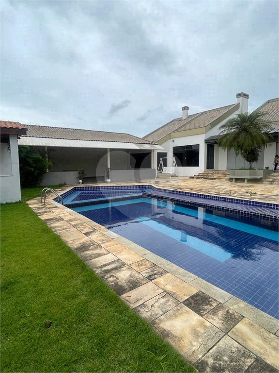 Sobrado à venda com 3 quartos, sendo 1 suíte,  em Jardim Armênia, Mogi das Cruzes, SP