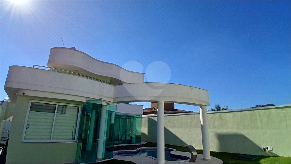 Casa à venda com 3 suítes no condomínio Figueira Garden, Atibaia - SP