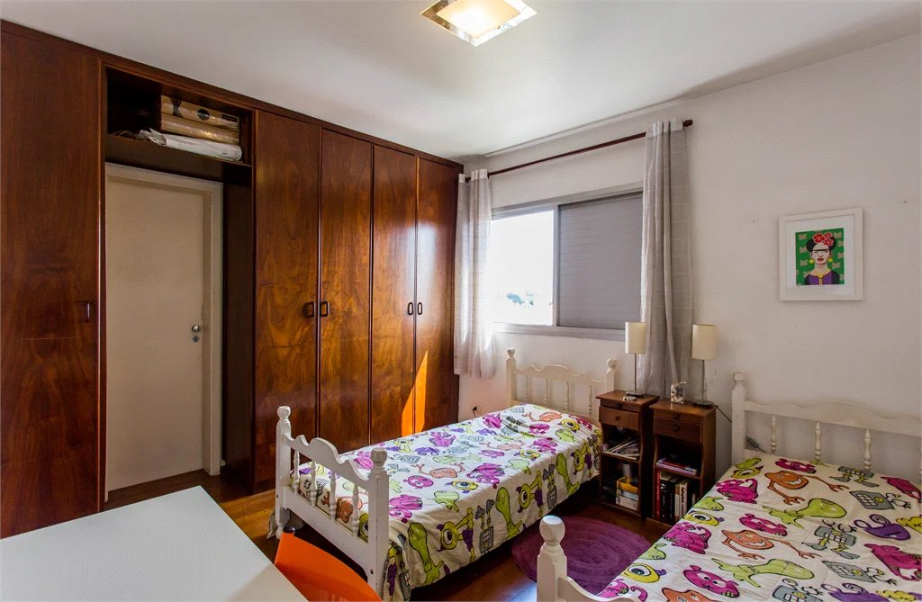 Apartamento à venda com 4 quartos, sendo 3 suítes,  em Jardim Londrina, São Paulo, SP