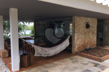 Casa à venda com 3 quartos, sendo 1 suíte, no condomínio Lago Azul, Araçoiaba da Serra - SP