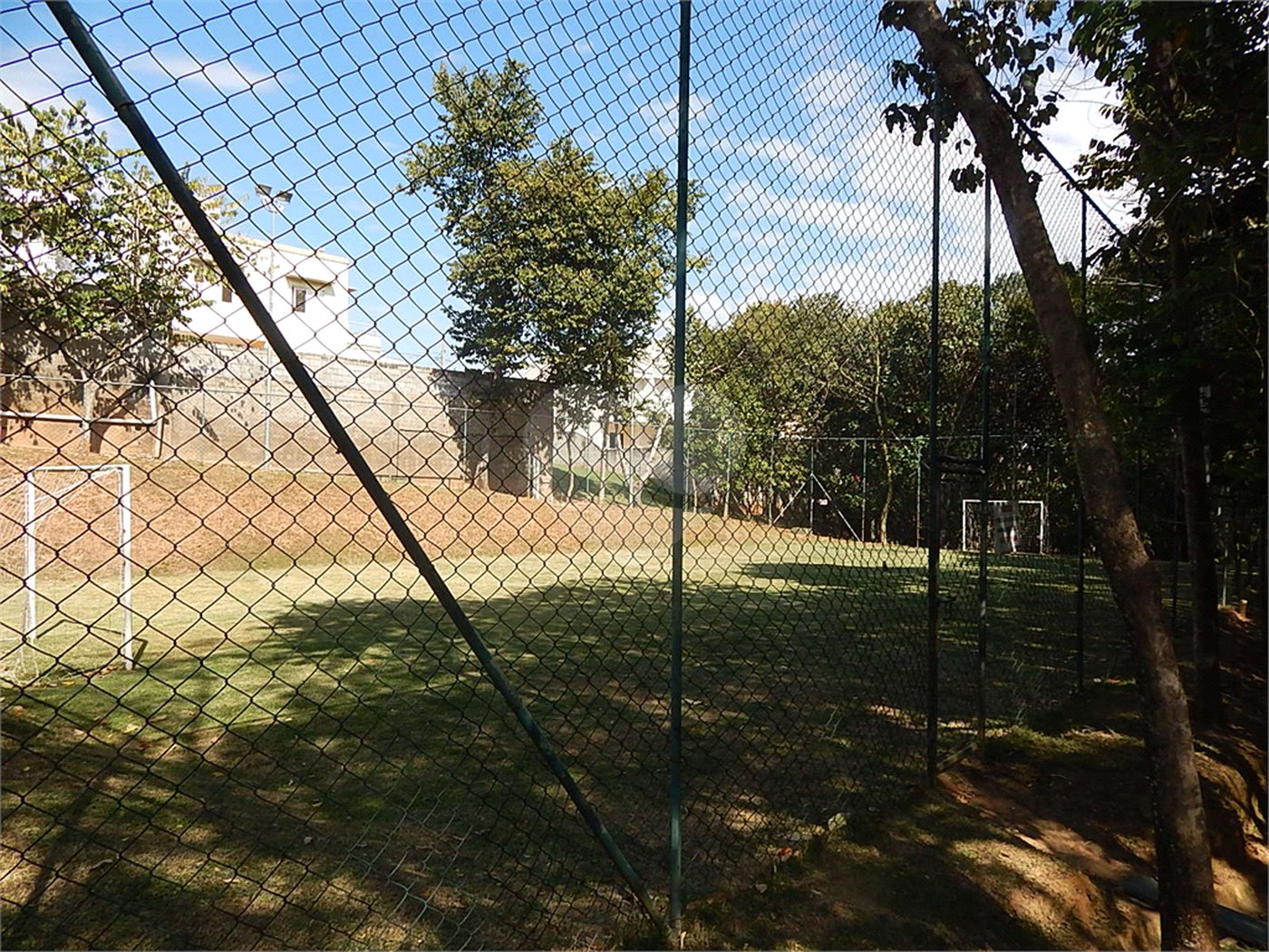 Casa à venda com 3 suítes no condomínio Recanto dos Paturis, Vinhedo - SP