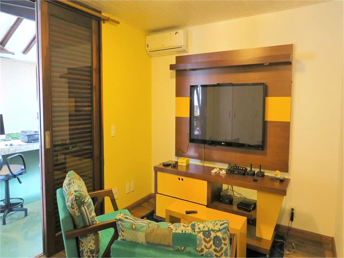 Casa à venda com 4 quartos, sendo 2 suítes,  em Jardim Leonor, São Paulo, SP