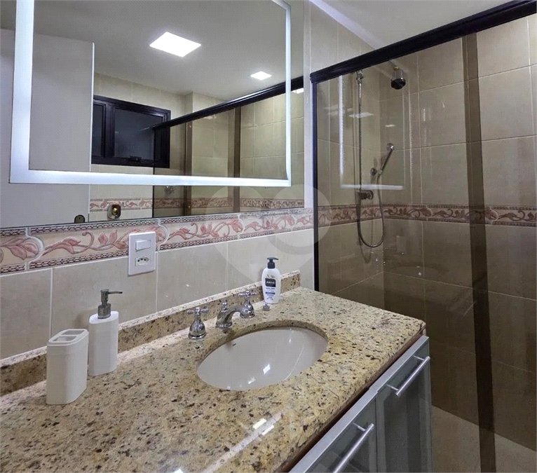 Apartamento à venda com 2 quartos, sendo 1 suíte,  em Laranjeiras, Rio de Janeiro, RJ