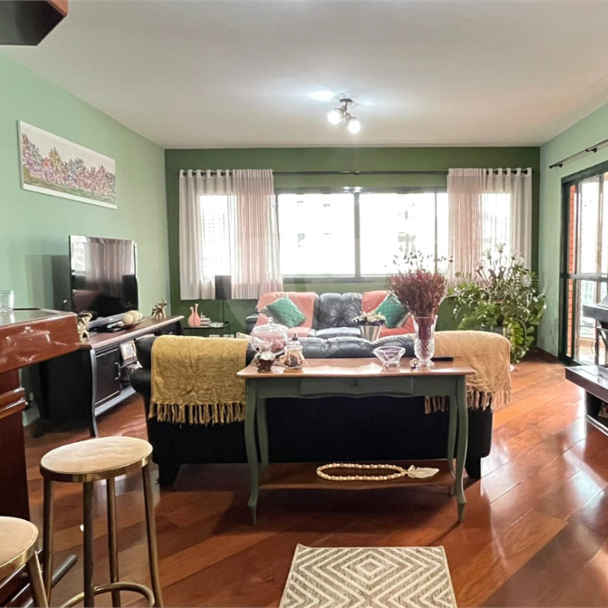 Apartamento à venda com 3 suítes em Moema, São Paulo, SP