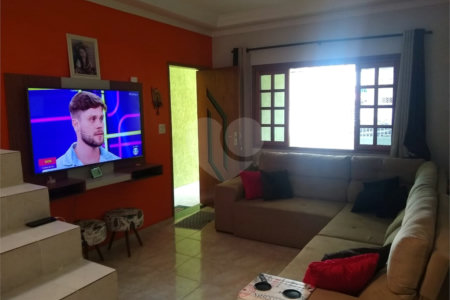 Casa à venda com 3 suítes em Jardim Adriana, Guarulhos, SP