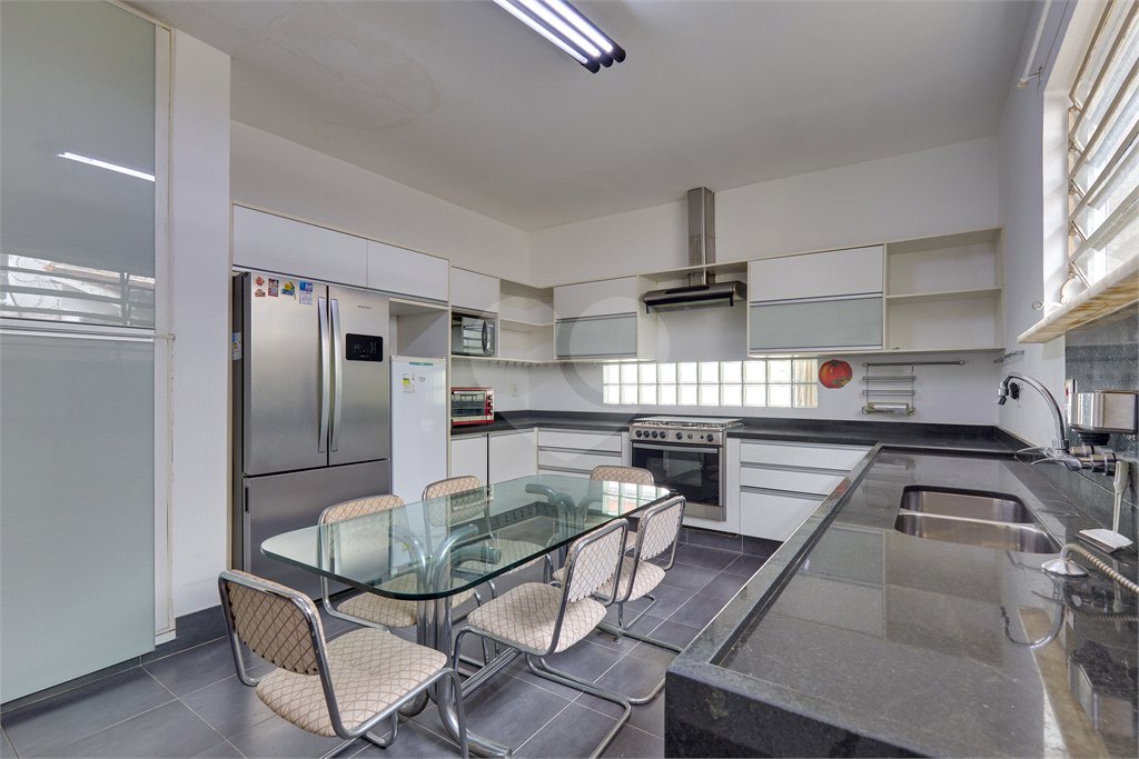 Casa Térrea à venda ou para alugar com 5 quartos, sendo 2 suítes, em Granja Julieta, São Paulo, SP