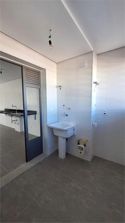 Apartamento à venda com 3 suítes em Vila Romana, São Paulo, SP