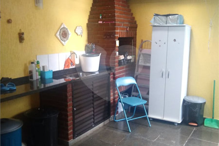 Sobrado à venda com 3 quartos, sendo 1 suíte,  em Vila do Castelo, São Paulo, SP
