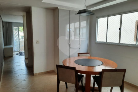 Sobrado à venda com 3 quartos, sendo 1 suíte, em Jardim Ester, São Paulo, SP