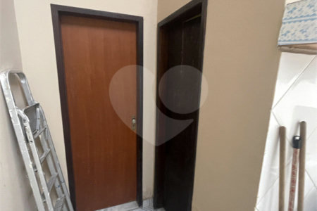 Casa à venda com 5 quartos, sendo 3 suítes, no condomínio Recanto das Palmeiras, Rio de Janeiro - RJ