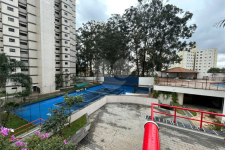 Apartamento à venda com 3 quartos, sendo 1 suíte,  em Vila Brasilina, São Paulo, SP