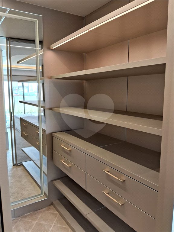 Apartamento à venda com 3 suítes em Moema, São Paulo, SP