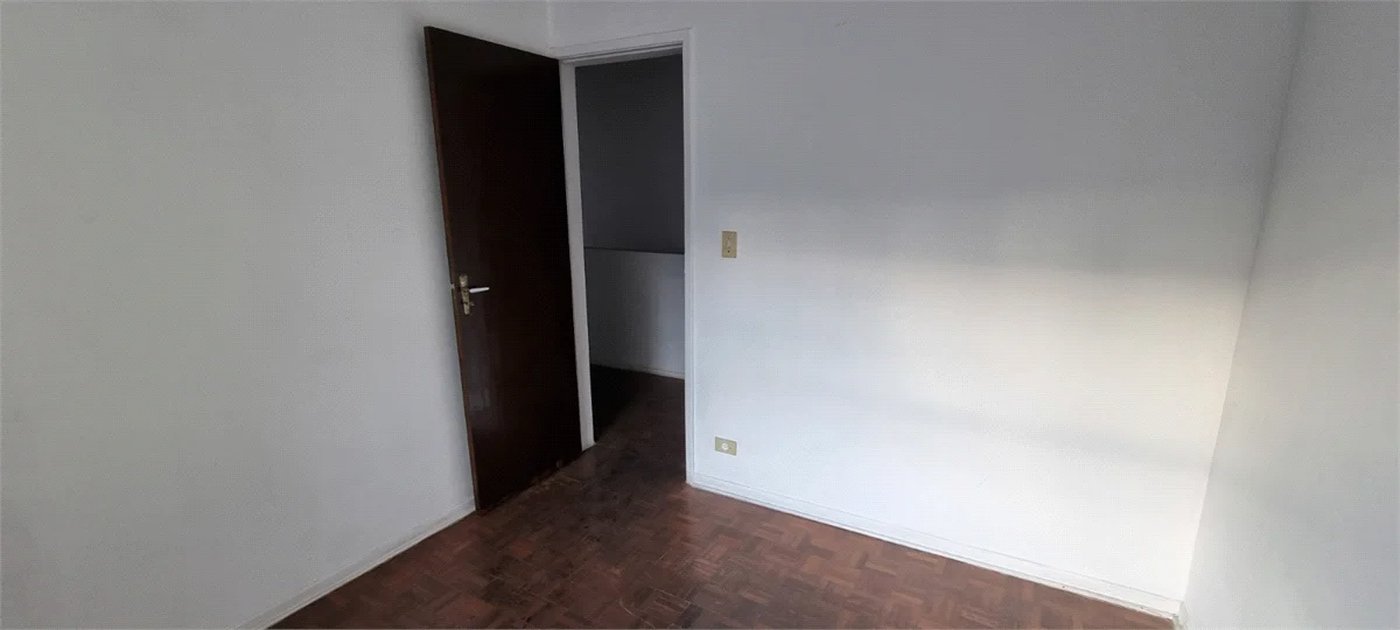 Casa à venda com 3 quartos, sendo 1 suíte, em Jardim Rosa Maria, São Paulo, SP