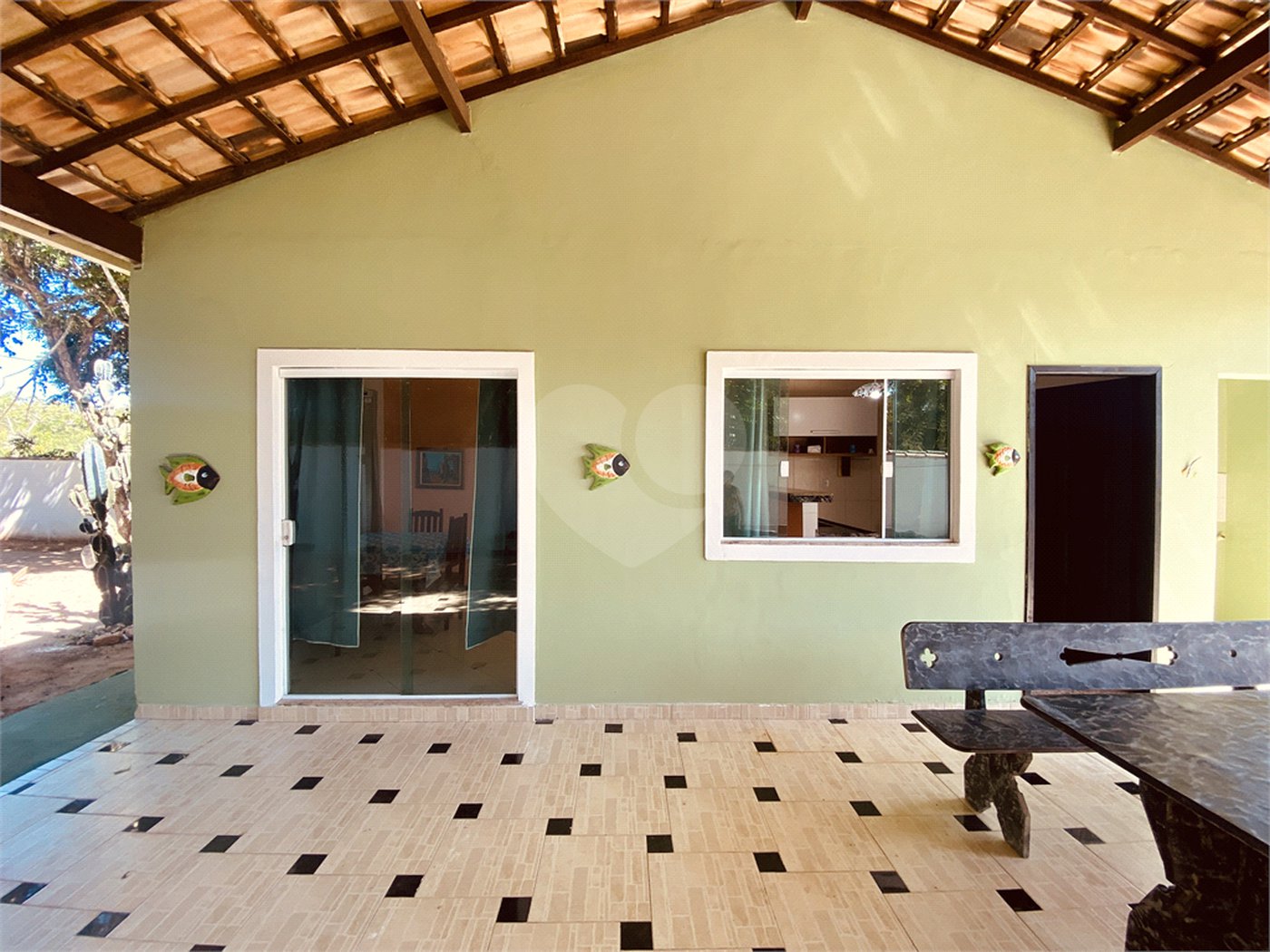 Casa em condomínio para alugar com 2 quartos, sendo 1 suíte, em Caravelas, Armação dos Búzios, RJ