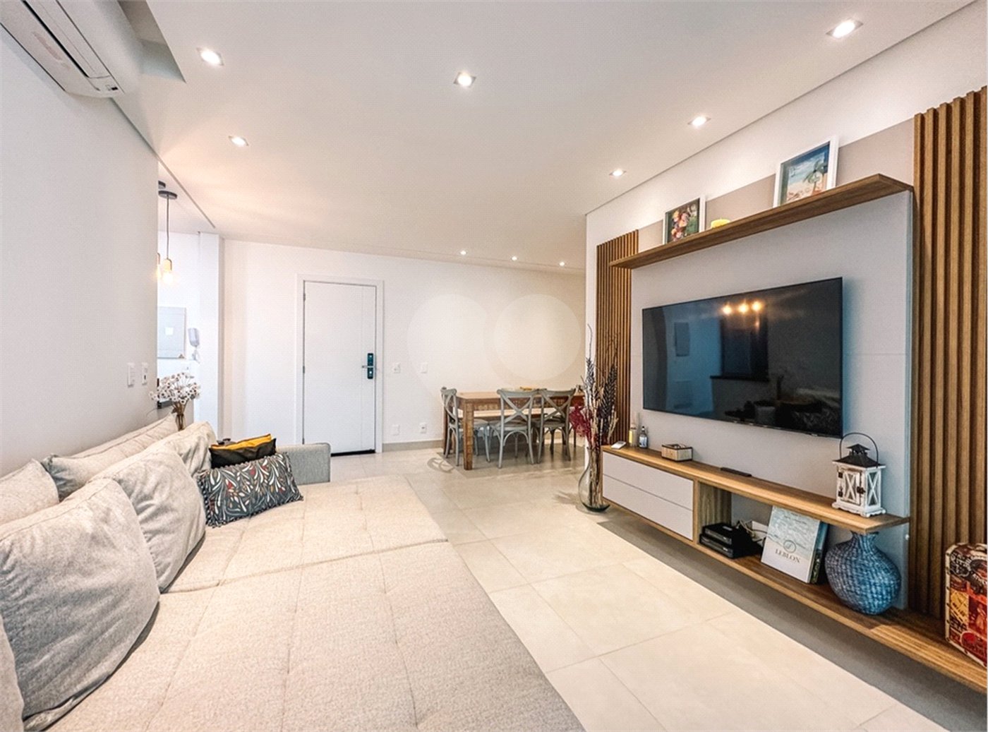 Apartamento à venda com 2 quartos, sendo 1 suíte,  em Riviera, Bertioga, SP