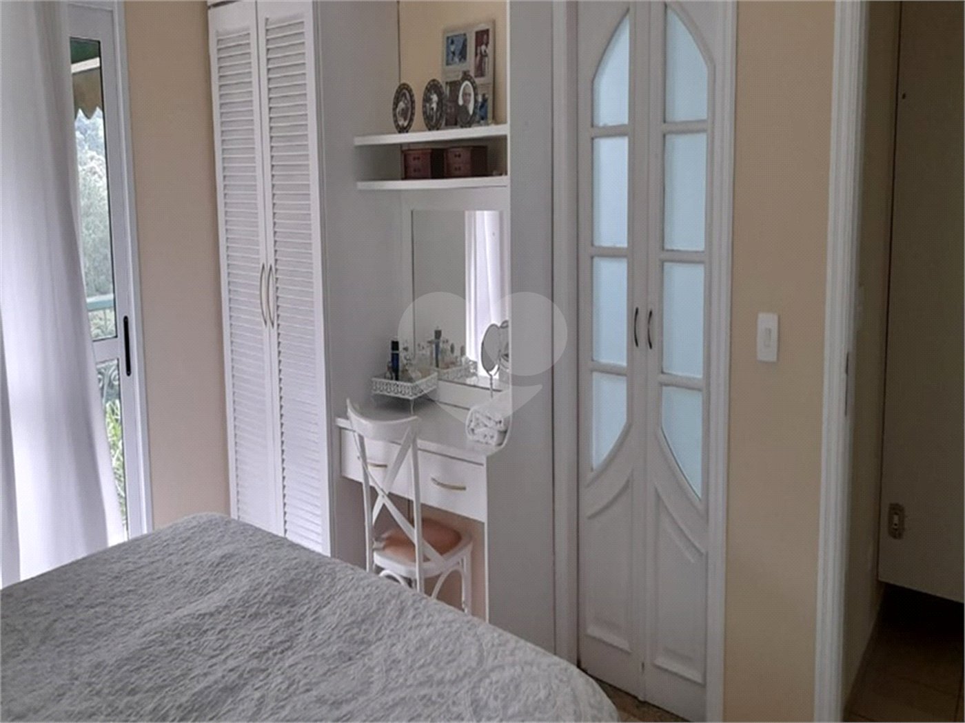 Casa à venda com 5 quartos, sendo 3 suítes,  no condomínio Alpes da Cantareira, Mairiporã - SP