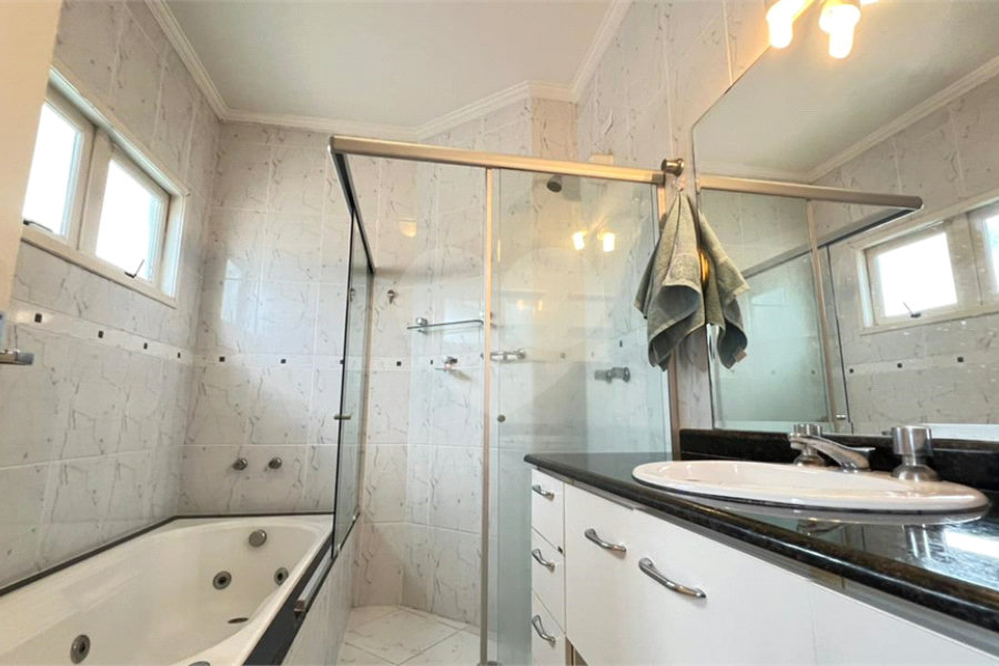 Casa à venda com 3 quartos, sendo 1 suíte, no condomínio Villagio Tramway, São Paulo - SP