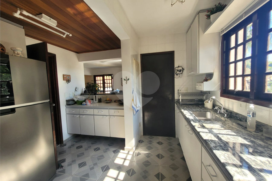 Casa à venda com 3 quartos, sendo 1 suíte, no condomínio Alpes da Cantareira, Mairiporã - SP