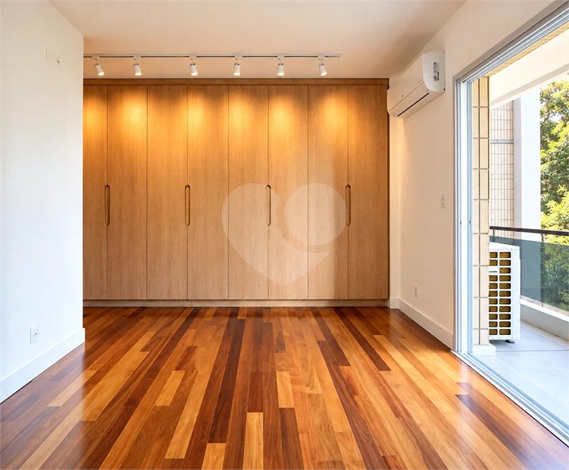 Apartamento à venda com 4 quartos, sendo 1 suíte, em Alto da Boa Vista, São Paulo, SP