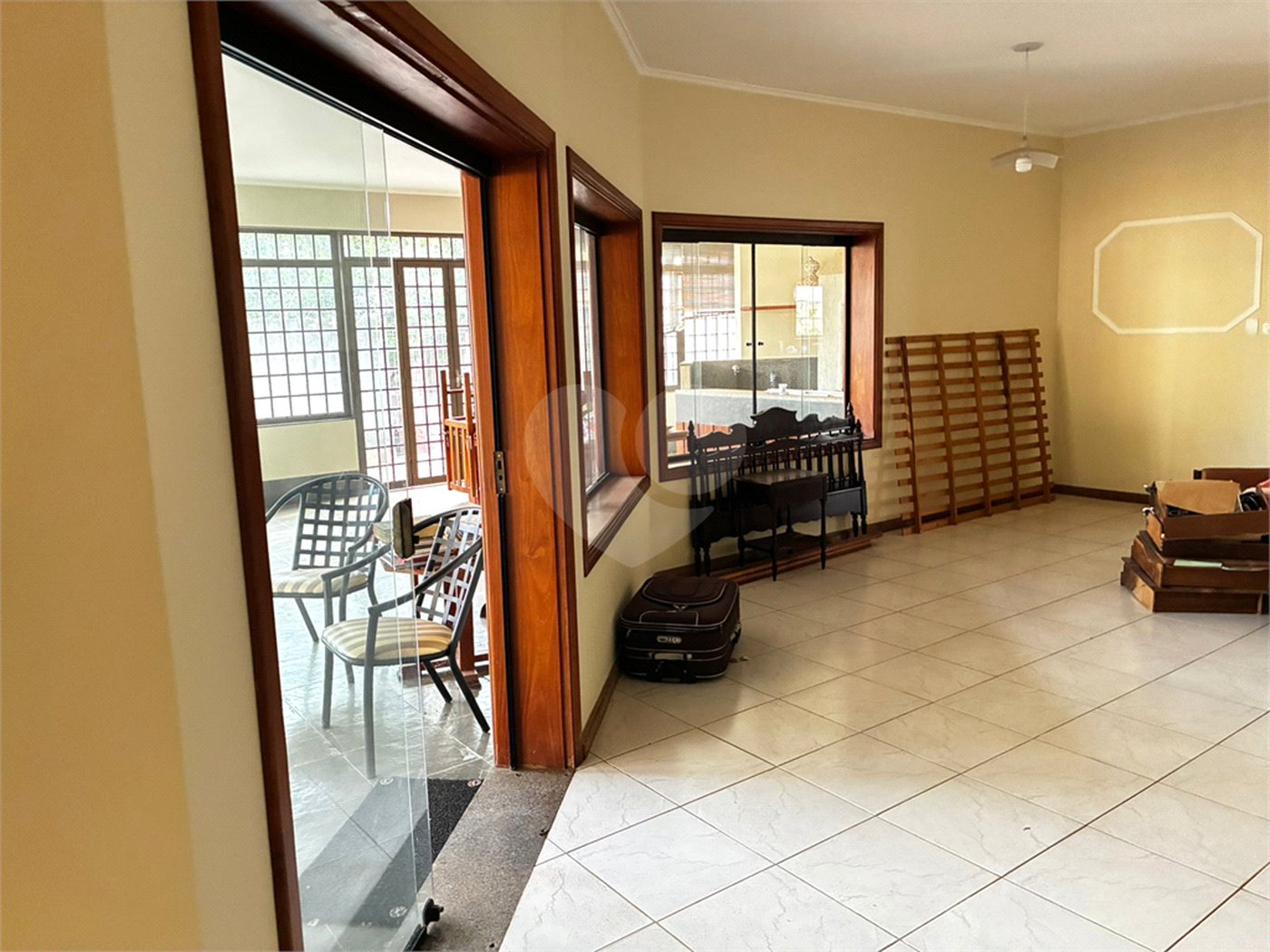 Sobrado para alugar com 4 quartos, sendo 2 suítes,  no Centro, Três Lagoas, MS