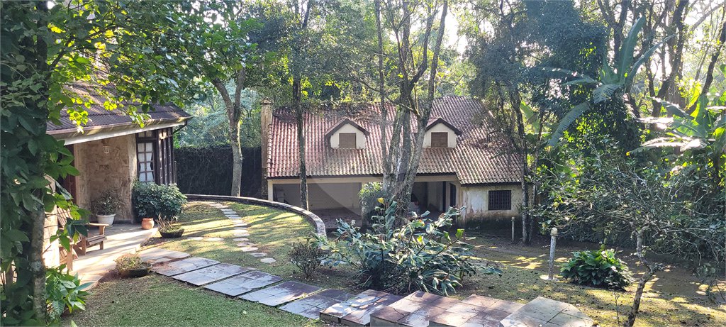 Casa à venda com 3 suítes no condomínio Jardim da Montanha I, Mairiporã - SP