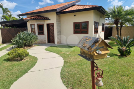 Casa à venda ou para alugar com 3 quartos, sendo 1 suíte, no condomínio Terras de Vinhedo, Vinhedo - SP