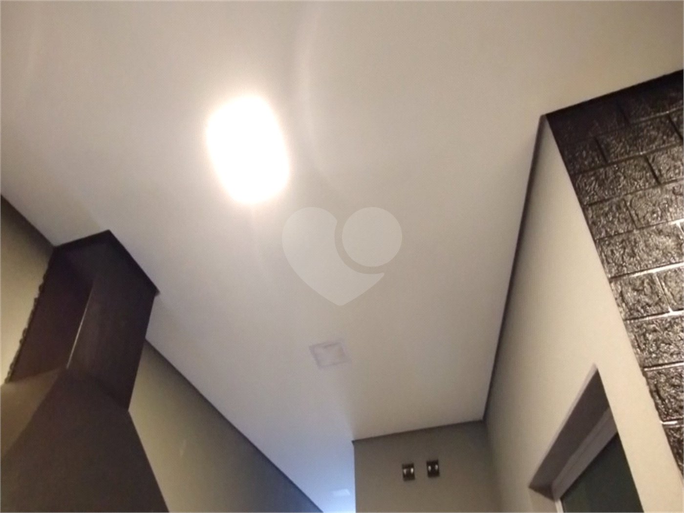 Casa à venda com 3 quartos, sendo 1 suíte, no condomínio Rio das Pedras, Salto - SP