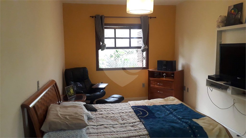 Casa à venda com 5 quartos, sendo 3 suítes,  em Vila Oliveira, Mogi das Cruzes, SP