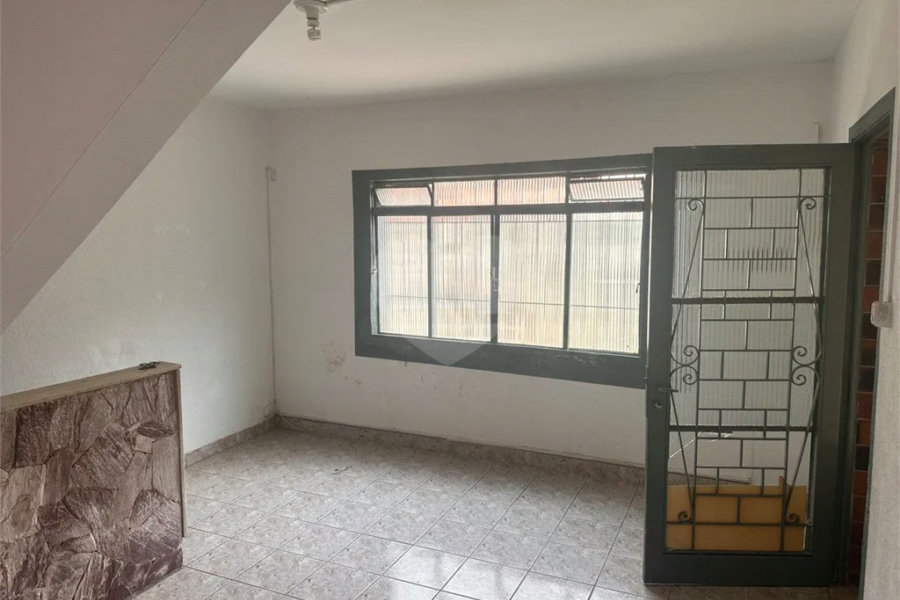 Sobrado à venda com 2 quartos em Vila Zat, São Paulo, SP