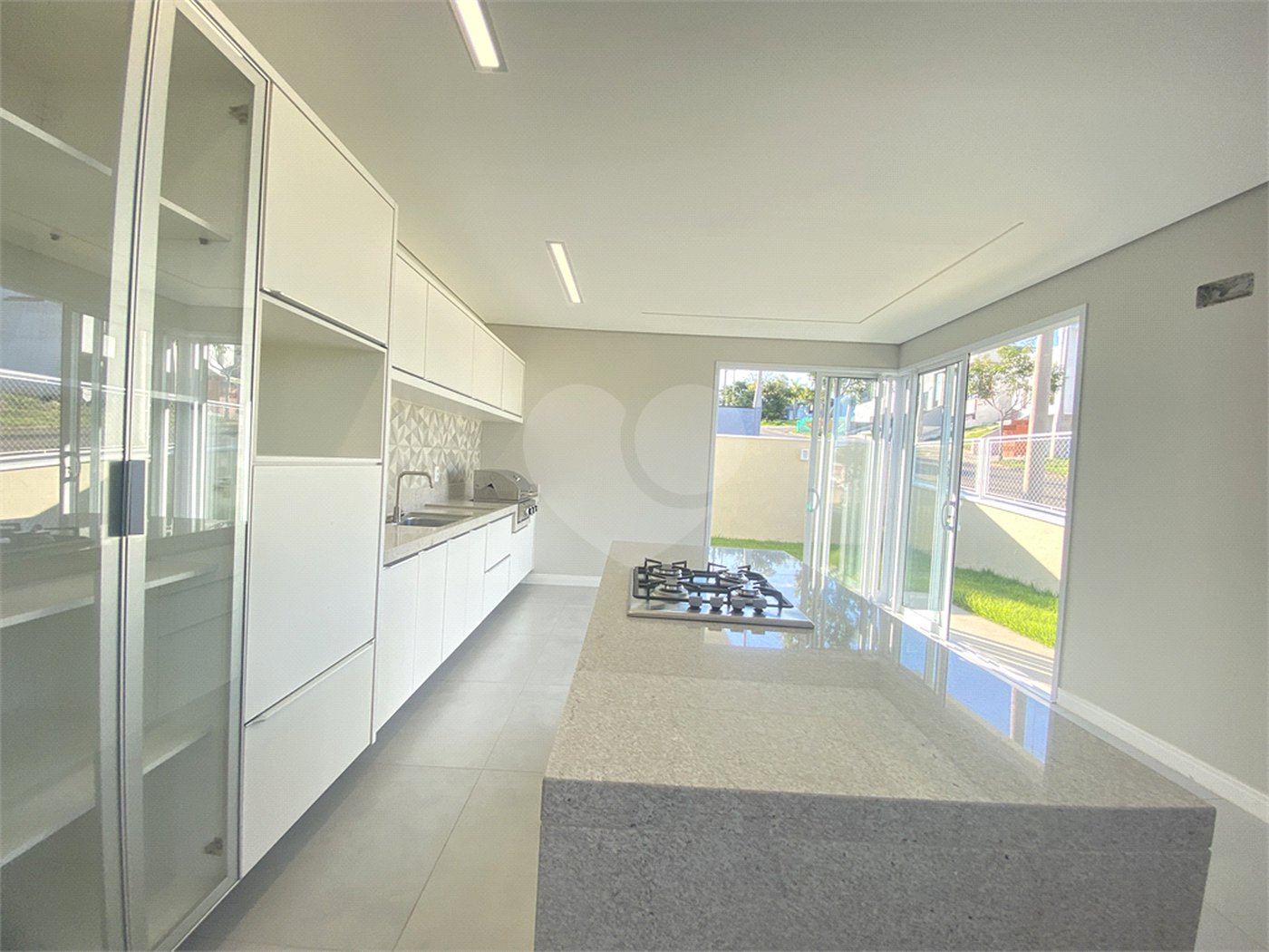 Casa à venda com 3 quartos, sendo 1 suíte, no condomínio Reserva Central Parque, Salto - SP