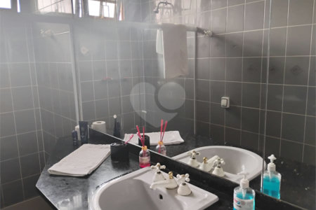 Casa à venda com 3 quartos, sendo 1 suíte,  em Vila Suissa, Mogi das Cruzes, SP