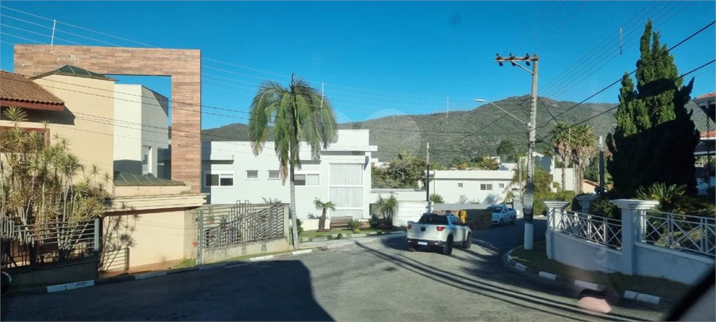 Casa à venda com 4 suítes no condomínio Osato, Atibaia - SP