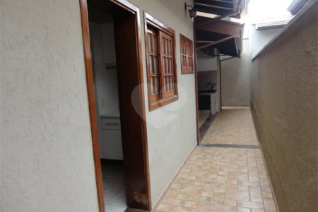 Casa à venda com 3 quartos, sendo 1 suíte, em Santa Marina, Valinhos, SP
