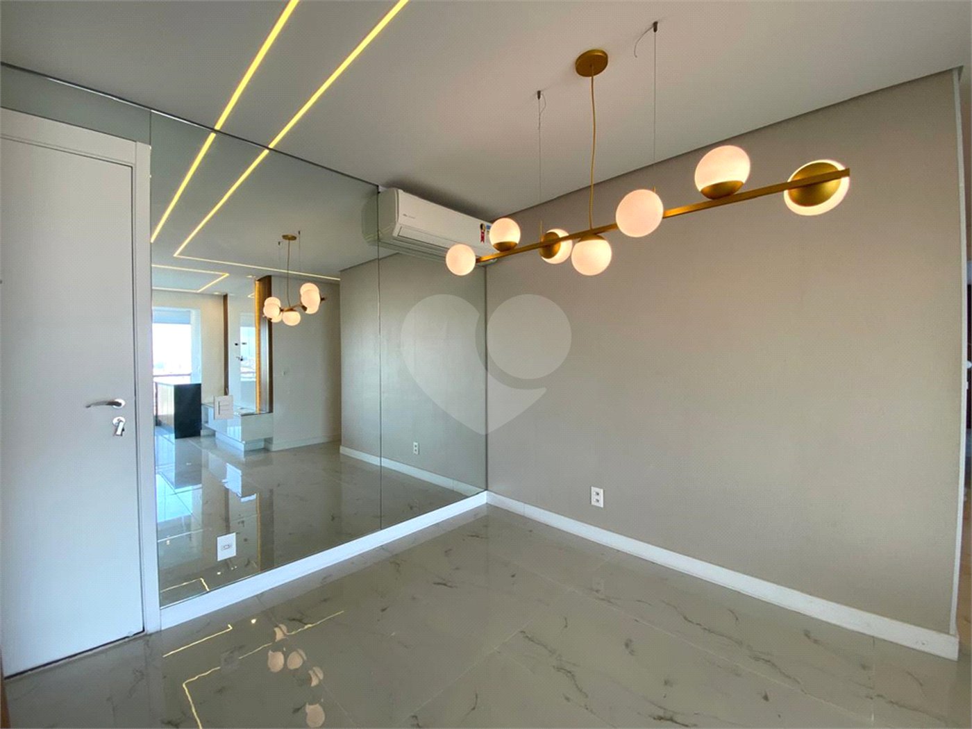 Apartamento à venda com 2 quartos, sendo 1 suíte,  em Jardim Caboré, São Paulo, SP