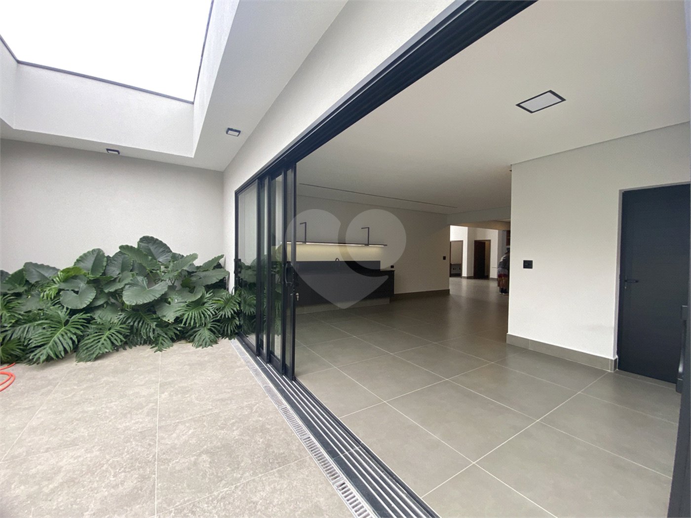Casa à venda com 3 suítes no condomínio Portal dos Bandeirantes, Salto - SP