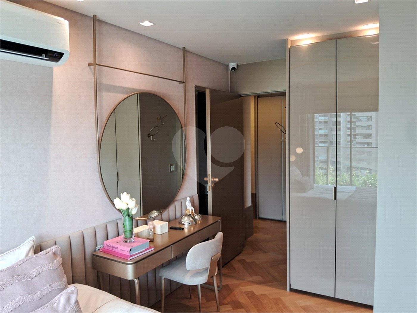 Apartamento à venda com 3 suítes em Moema, São Paulo, SP
