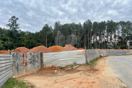 Terreno à venda em Jardim do Rio Cotia, Cotia, SP