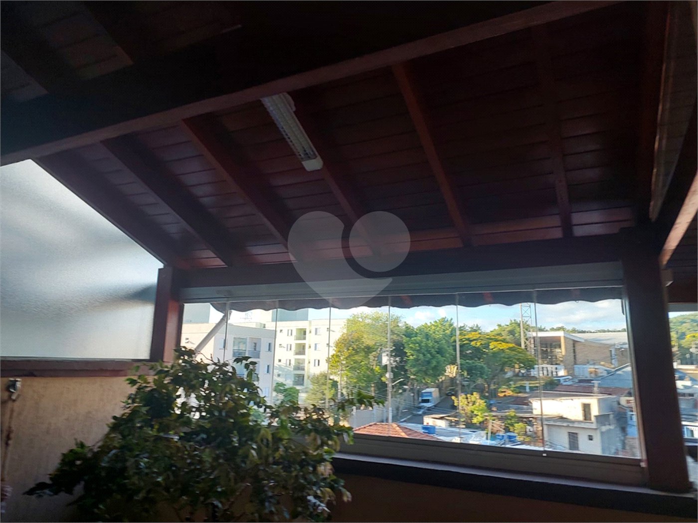 Casa à venda com 3 quartos, sendo 1 suíte, no condomínio Algarve Residencial, São Paulo - SP