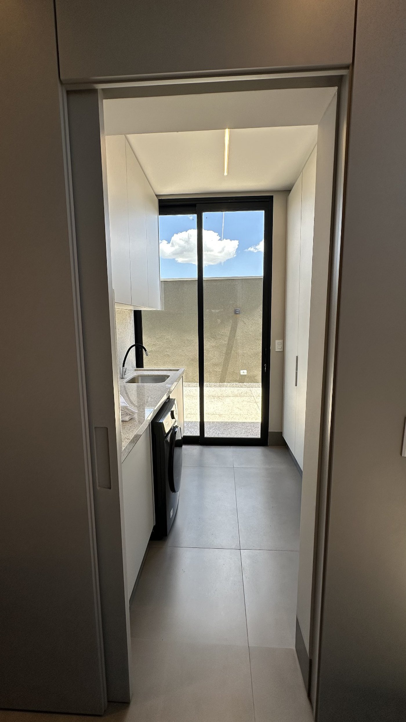 Casa à venda com 4 quartos, sendo 2 suítes,  no condomínio Damha IV, Presidente Prudente - SP